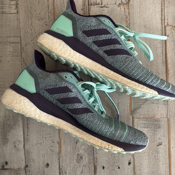 Sneakers - Picture 6 of 7